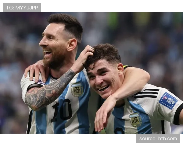 阿尔瓦雷斯半决赛梅开二度的战术与荣誉价值分析